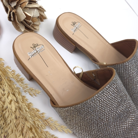 🔴 Bisou Bisou Elegant Silver Women's Mules Sz 7 - Picture 4 of 10